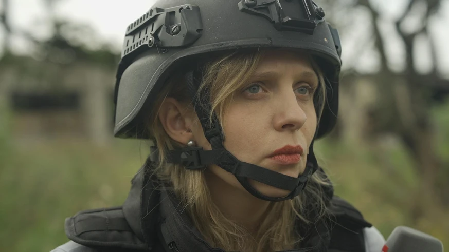 Luzia Tschirky mit Schutzhelm